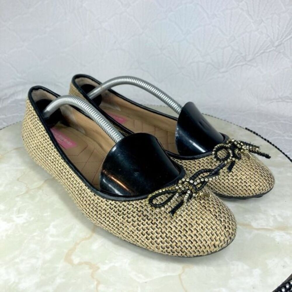Isaac Mizrahi Beige Woven Ballet Flats with Black Trim and Bow